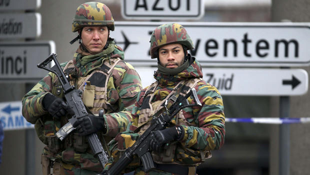 Belgian troops control a road leading to Zaventem airport following Tuesday's airport bombings in Brussels, Belgium, March 24, 2016.   REUTERS/Charles Platiau