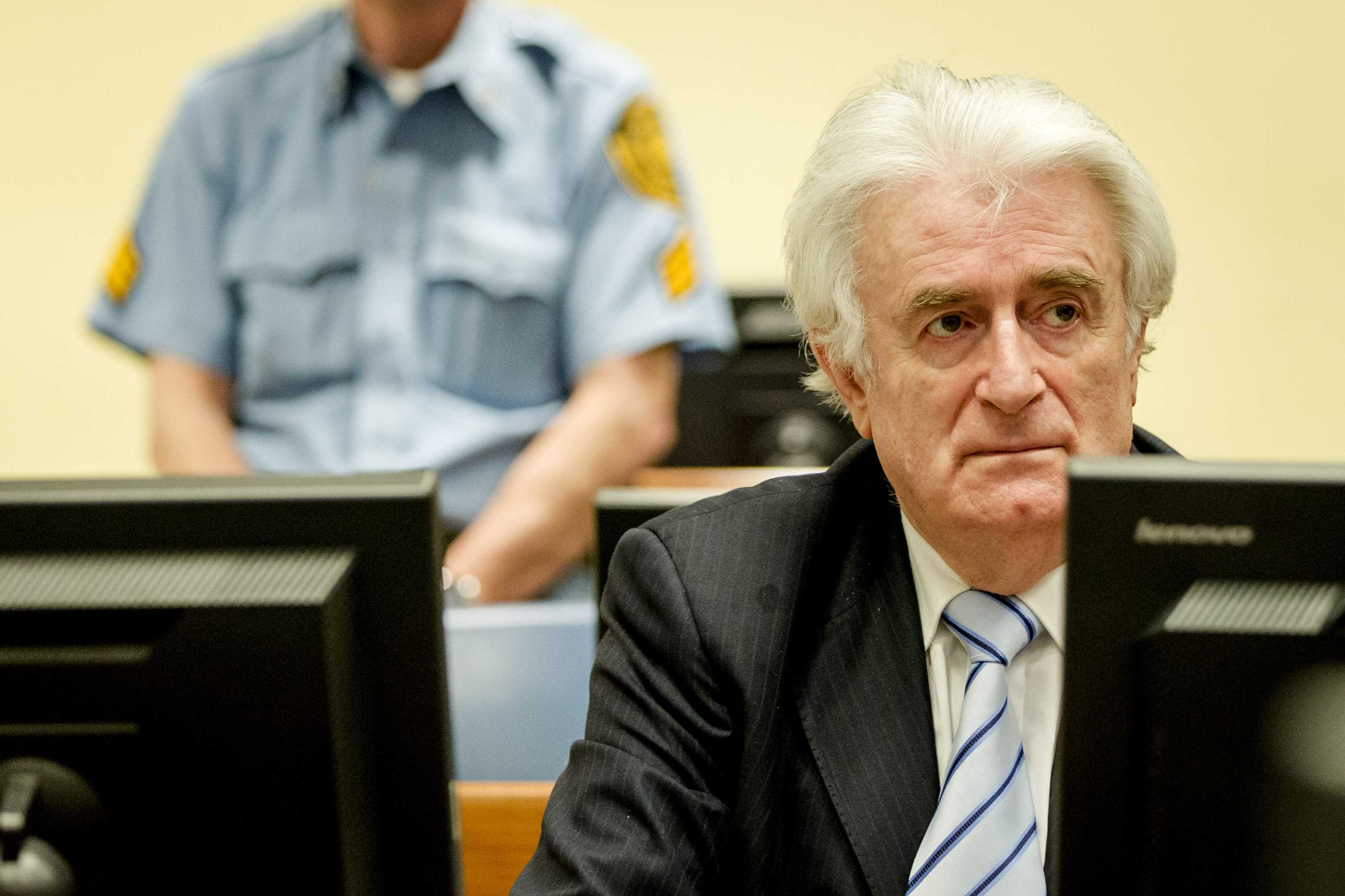 epa05228997 Bosnian Serb wartime leader Radovan Karadzic (R) sits in the courtroom for the reading of his verdict at the International Criminal Tribunal for Former Yugoslavia (ICTY) in The Hague, The Netherlands, 24 March 2016. The former Bosnian-Serbs leader is indicted for genocide, crimes against humanity, and war crimes. Karadzic is considered the main responsible for the Srebrenica massacre.  EPA/ROBIN VAN LONKHUIJSEN / POOL