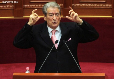 Deputeti i PD Sali Berisha, duke folur gjate nje seance parlamentare, ku u debatua ne lidhje me projekt buxhetin e vitit te ardhshem./r/n/r/nDP lawmaker Sali Berisha, speaks during a parliamentary session, which was debated for the next year's draft budget.
