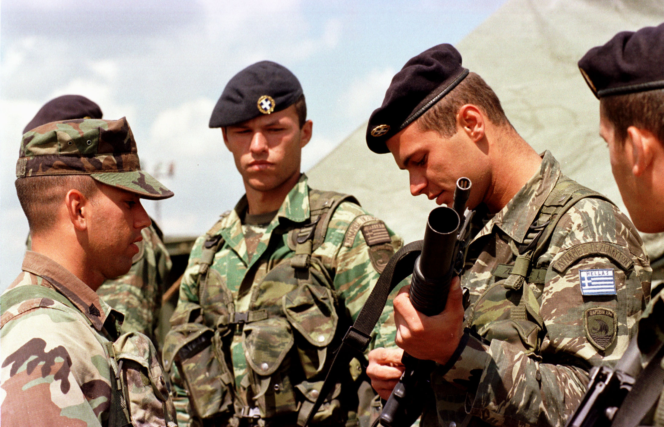 Exercise "Co-operative Partner 2000" in Odessa (Ukraine), June 2000.
- Greek soldiers participating in the US Marines weapons familiarization demonstration.